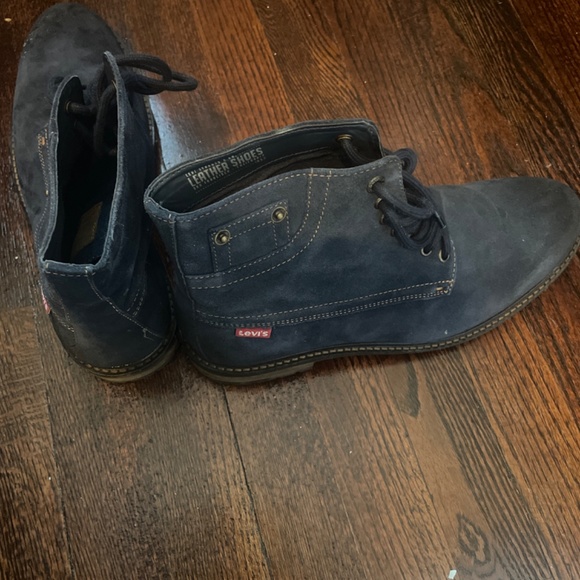 Levi’s size 9 men’s blue suede leather  boots